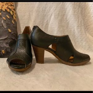 Clark’s Black Heels